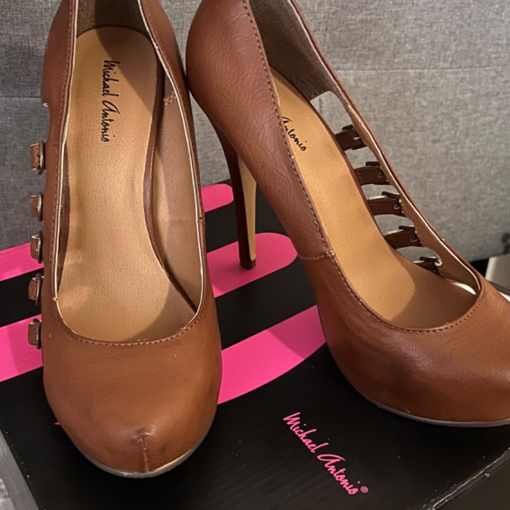 Brown Pump - Picture 3 of 3